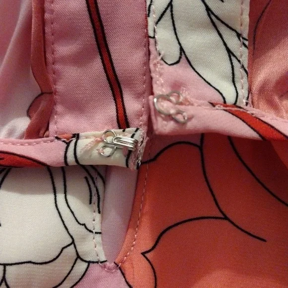 Philosophy Long Sleeved Keyhole Pleated Neckline Pink Floral Iris Print … - Picture 13 of 13